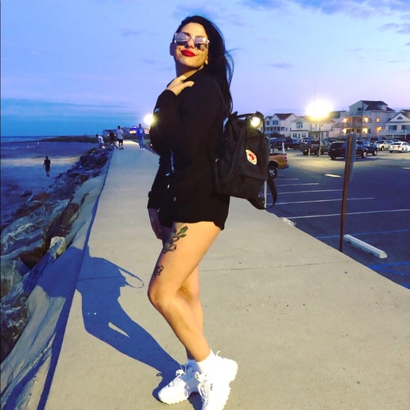 Meet your Posher, Nikki - Picture 7 of 10